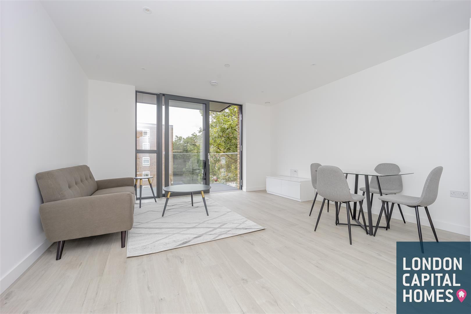 1 bed property in Willowbrook house, Coster Avenue, London